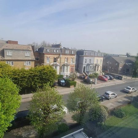 Bright & Lovely & Apartment Whetstone Esterno foto