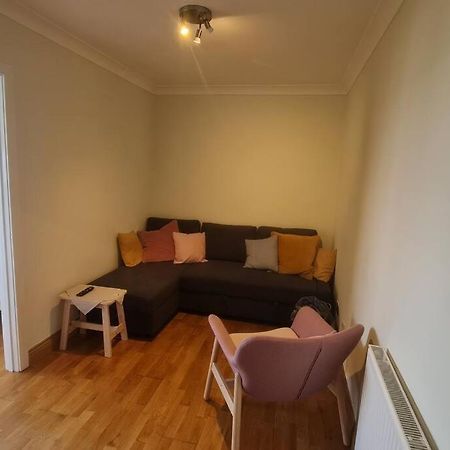 Bright & Lovely & Apartment Whetstone Esterno foto