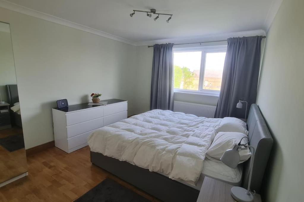 Bright & Lovely & Apartment Whetstone Esterno foto