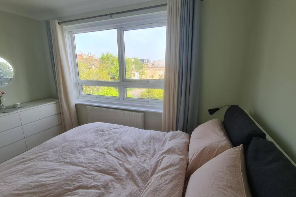 Bright & Lovely & Apartment Whetstone Esterno foto