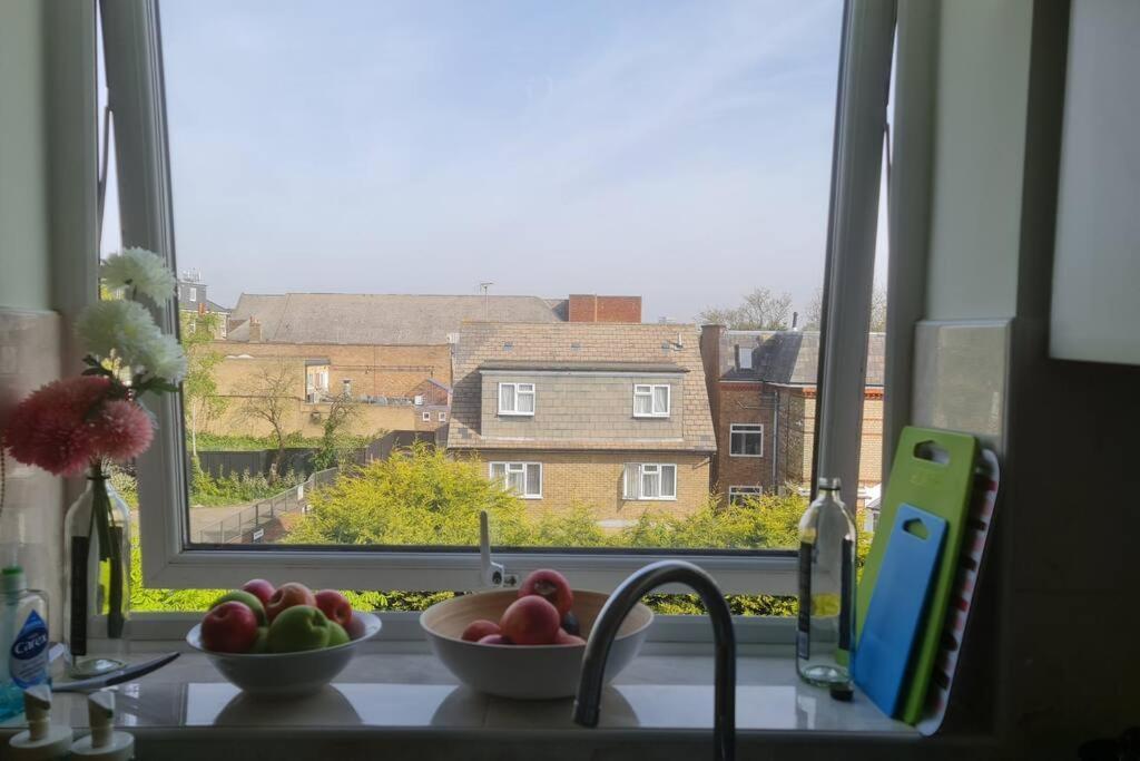 Bright & Lovely & Apartment Whetstone Esterno foto