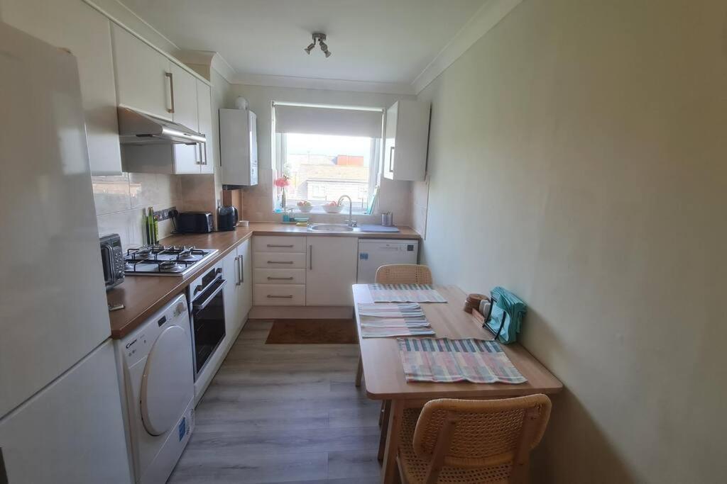 Bright & Lovely & Apartment Whetstone Esterno foto