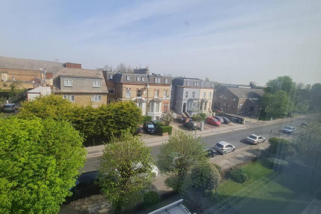Bright & Lovely & Apartment Whetstone Esterno foto