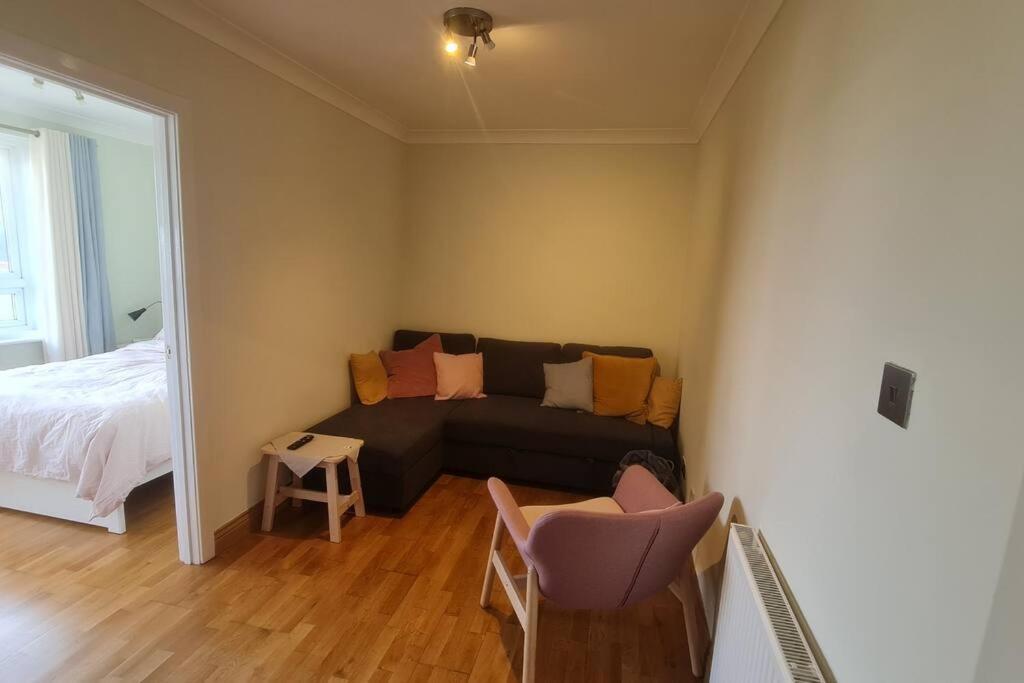 Bright & Lovely & Apartment Whetstone Esterno foto